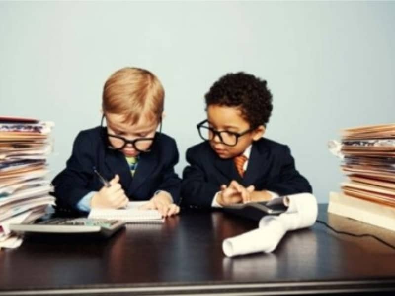 Projeto de educação financeira e empreendedorismo para crianças e adolescentes.