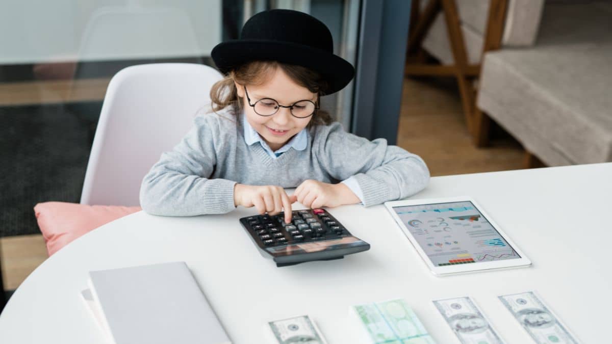 Questões de consumo, consumismo, sustentabilidade e investimento são temas que podem ser apresentados desde o início da escolaridade